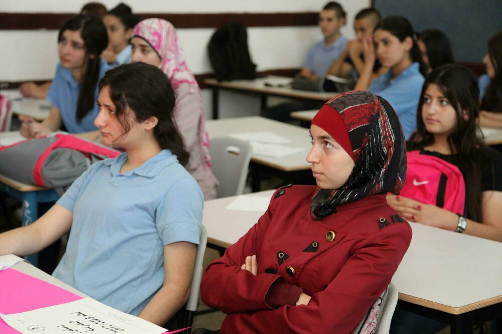 Образование евреев. Арабская школа. Иранские школьники. Школы в ОАЭ. Арабы в школе.