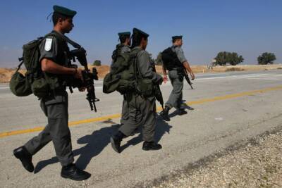 МАГАВ арестовал двух арабов, которые незаконно проникли в Израиль, чтобы угонять машины - cursorinfo.co.il - Израиль