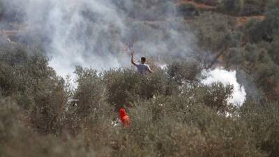 Более 40 палестинцев ранены в столкновениях с военными Израиля у Иордана - iz.ru - Израиль - Наблус