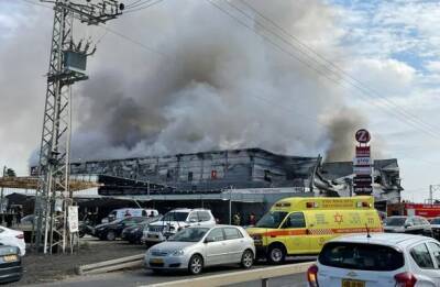 Сильный пожар вспыхнул в торговом центре в Израиле, по меньшей мере семь пострадавших - unn.com.ua - Израиль - Украина - Киев - Калансуа