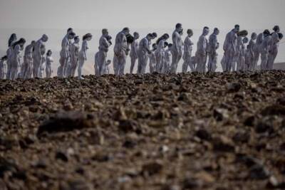 Американский фотограф устроил фотосессию с сотнями голых моделей возле Мертвого моря - cursorinfo.co.il - Израиль - Фото