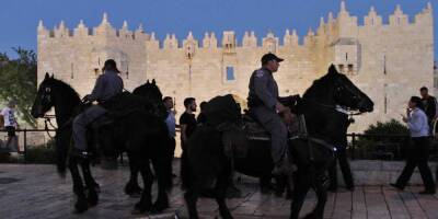 У стен Старого города в Иерусалиме камнеметатели атаковали автобус с пассажирами (видео) - detaly.co.il - Иерусалим - Видео