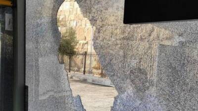 Арабские беспорядки в Иерусалиме: автобус с пассажирами забросали камнями - vesty.co.il - Израиль - Иерусалим - Восточный Иерусалим