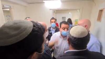 Вода и пламень: два депутата от оппозиции сцепились в реховотской больнице - 9tv.co.il