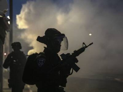 В Иерусалиме между палестинцами и израильскими силами безопасности произошли столкновения: ранены более 50 человек - unn.com.ua - Иерусалим - Украина - Jerusalem - Киев