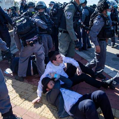 В Израиле в воскресенье проходят акции протеста против правил "антикоронавирусных пропусков" - radiomayak.ru - Израиль