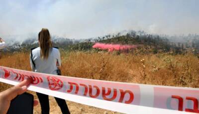 В Негеве горят десять тракторов и восемь контейнеров: подозрение на поджог - 9tv.co.il - Израиль