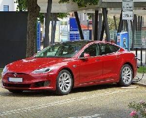 «Tesla» выплатит солидную компенсацию бывшему сотруднику - isra.com