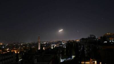 Силы ПВО Сирии отразили ракетную атаку Израиля на аэродром в Хомсе - eadaily.com - Израиль - Сирия - Сша - Sana