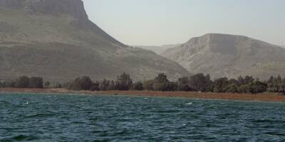 Десятки тысяч туристов на озере Кинерет и в заповедниках Израиля - detaly.co.il - Израиль
