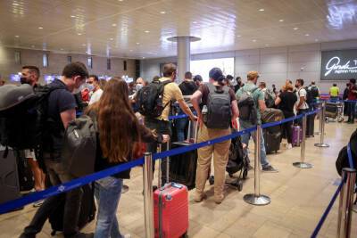 Сотни иностранных туристов застряли в аэропортах в первый день открытия Израиля - news.israelinfo.co.il - Израиль