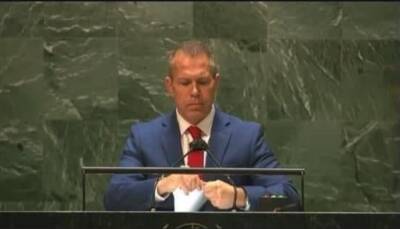 Гилад Эрдан - Посол Израиля разорвал на трибуне ООН отчет Совета по правам человека: "Постыдитесь! " - obzor.lt - Израиль - Иран - Сирия