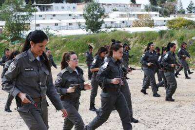 Военный ЦАХАЛа тайком снимал обнаженных женщин - cursorinfo.co.il - Израиль