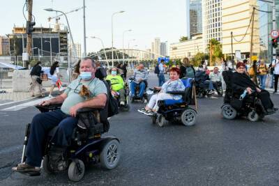 Инвалиды перекрыли развязку в Тель-Авиве: «правительство не выполняет обещаний» - news.israelinfo.co.il - Тель-Авив