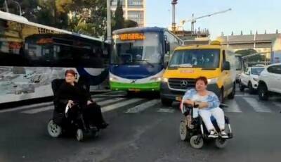 "Приняли закон — выполняйте!": инвалиды на несколько часов парализовали движение транспорта в центре Тель-Авива - 9tv.co.il - Тель-Авив