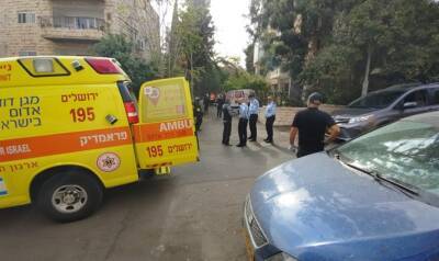 Два человека ранены - один из них в крайне тяжелом состоянии, в результате стрельбы, открытой в Иерусалиме - 7kanal.co.il - Иерусалим - Из