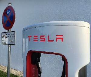 Илона Маска - «Tesla» теряет большие деньги из-за перепалки Маска с Сандерсом - isra.com - Сша - Из