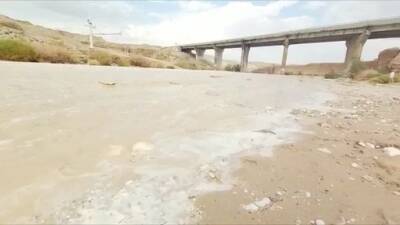 Видео: бурное течение рек после первых ливней в Израиле - vesty.co.il - Израиль - Видео
