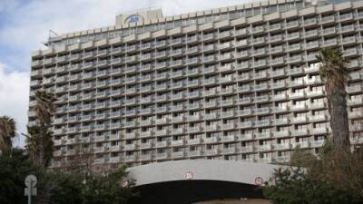 Отель "Хилтон" в Тель-Авиве подал в суд на страховую компанию "Харэль", требуя возместить потери от коронавируса - vesty.co.il - Израиль - Тель-Авив - Tel Aviv