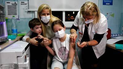 В Израиле началась вакцинация детей от коронавируса - iz.ru - Израиль