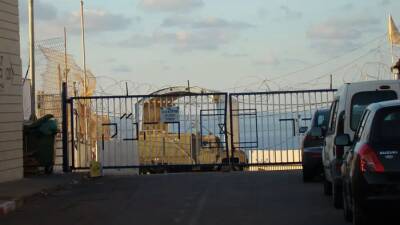 Нафтали Бенет - Израиль первым в мире закрывает границы для иностранцев из-за штамма коронавируса «Омикрон» - ukrpost.biz - Израиль - Из