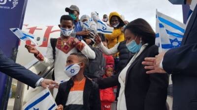 Ницан Горовиц - Несмотря на коронавирус: в Израиль привезут тысячи фалашмура из Эфиопии - vesty.co.il - Израиль - Эфиопия - Из