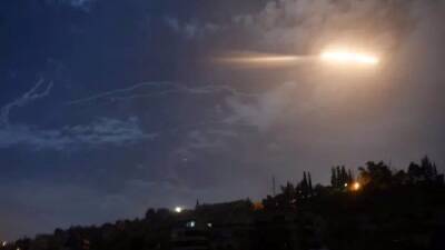 Израиль ночным ракетным ударом атаковал пригород Дамаска - eadaily.com - Израиль - Сирия - Дамаск