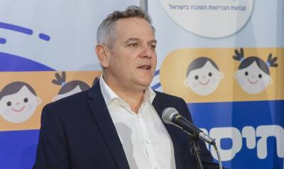Авигдор Либерман - Ницан Горовиц - Министр здравоохранения сообщил, что израильтяне, получившие бустерные прививки, также защищены от штамма Omicron - 7kanal.co.il