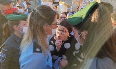 Гилад Карив - Молебен Рош-Ходеш Кислев посетили реформисты и «Женщины Стены», вызвав столкновения с харедим и полицией - 7kanal.co.il - Иерусалим