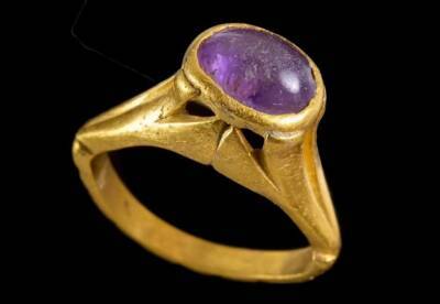 В Израиле археологи нашли древнее кольцо с самоцветом - facenews.ua - Израиль - Тель-Авив - Украина