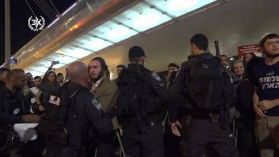 Религиозные сионисты против полиции: массовая демонстрация в Иерусалиме, 10 арестованных - 9tv.co.il - Иерусалим