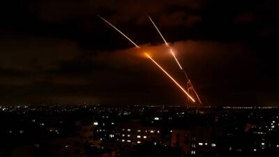 Двое сирийских военных пострадали в результате авиаударов Израиля - iz.ru - Израиль - Сирия - Ливан - Бейрут - Sana - провинция Хомс