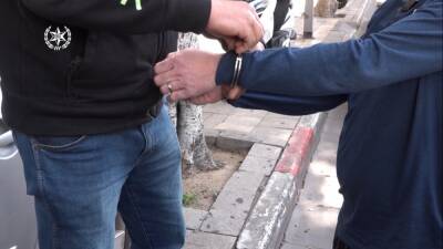 Тель-Авив: наркокурьер доставил товар в КПЗ необычным путем, но попался и теперь останется там надолго - 9tv.co.il - Тель-Авив