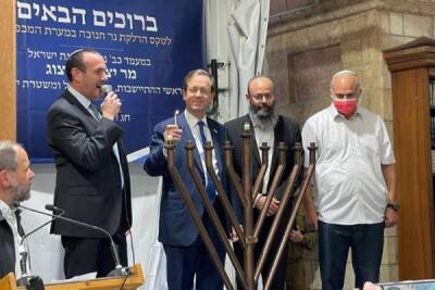 Исаак Герцог - Исламский мир в ярости: президент Израиля зажёг ханукальную свечу в мечети Ибрагима - eadaily.com - Израиль - Палестина - Президент