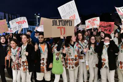 Против 15-летнего ученика из Тель-Авива подано уже шесть жалоб об изнасиловании - news.israelinfo.co.il - Тель-Авив - Из