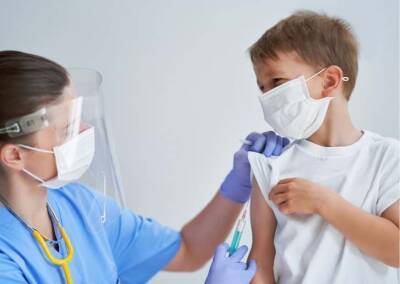 Несколько европейских стран начали делать прививки от COVID детям до 12 лет и мира - cursorinfo.co.il - Израиль - Евросоюз - Италия - Испания - Венгрия - Греция - Афины