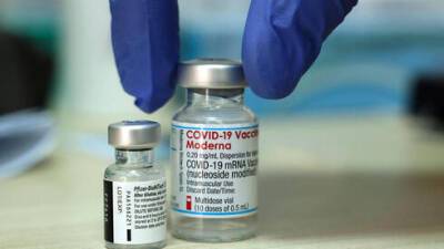 Опасность миокардита - в 4 раза выше после вакцинации препаратом от Moderna, чем от Pfizer - vesty.co.il - Израиль - Англия - Дания