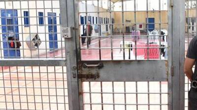 Подозрение: работник тюрьмы с супругой за взятку передавали заключенным наркотики - vesty.co.il - Израиль