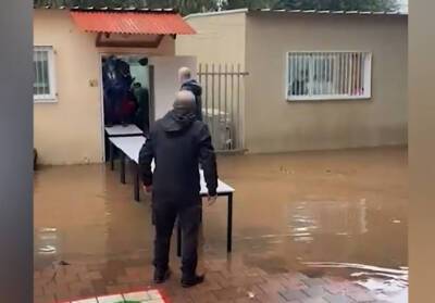 Разгул стихии: дожди затопили школу в Пардес-Хане - nashe.orbita.co.il - Израиль - Тель-Авив