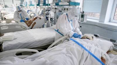 Нафтали Беннет - СМИ: Первый случай смерти пациента с омикрон-штаммом отмечен в Израиле - mir24.tv - Израиль - Тель-Авив - Беэр-Шева