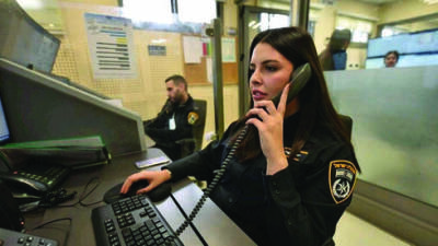Израильтянка позвонила в полицию с вопросом, где пицца, и диспетчер спасла ее от смерти - vesty.co.il - Израиль