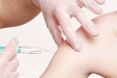 В Кувейте ввели повторные уколы для вакцинированных граждан, которые хотят путешествовать и мира - cursorinfo.co.il - Израиль - Афганистан - Бахрейн - Кувейт