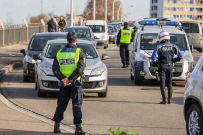 На юге Франции задержана женщина с Кораном, которая пыталась таранить автомобили и мира - cursorinfo.co.il - Франция