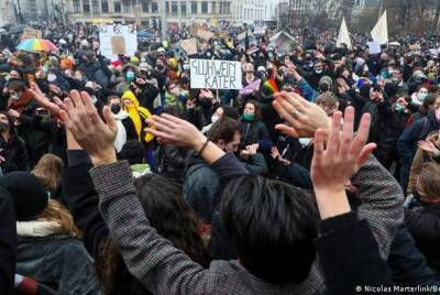 Александер Де-Кроо - COVID-19: тысячи жителей Бельгии вышли на протесты против закрытия театров - unn.com.ua - Украина - Киев - Бельгия - Брюссель