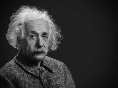 Альберт Эйнштейн - Школьник из Великобритании обогнал Эйнштейна по уровню интеллекта и мира - cursorinfo.co.il - Англия - Из