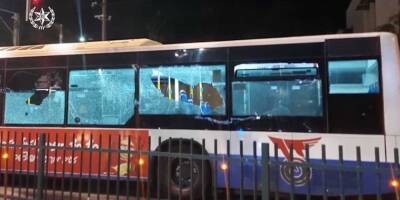 Арабы забросали камнями автобус на шоссе 60. Пассажир ранен, водители протестуют - detaly.co.il - Иерусалим