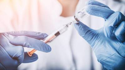 Первые в мире: в Израиле официально началась вакцинация четвертой дозой - vesty.co.il - Израиль
