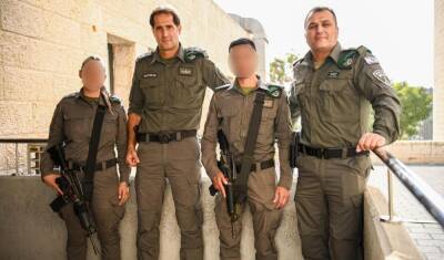 Иерусалим: застрелившим террориста полицейским отдали оружие и отправили служить дальше - 9tv.co.il - Израиль - Иерусалим