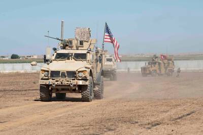 Колонна американских войск в Сирии подверглась атаке - lenta.ru - Израиль - Сша - Sana - Syria - Латакия