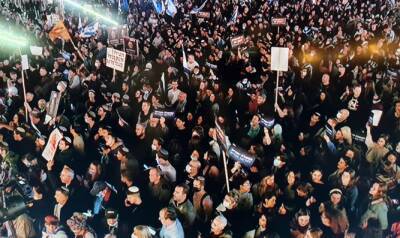 Биньямин Нетаньяху - Тысячи людей – на акции протеста против правительства: «Нет причинению вреда еврейской идентичности Израиля!» - 7kanal.co.il - Израиль - Тель-Авив - Тель-Авив